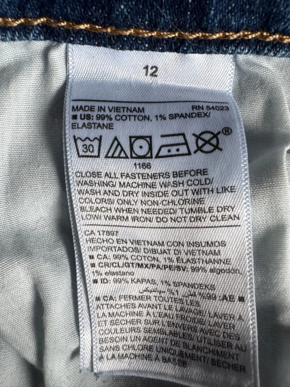 Old Navy Women's Medium Blue Distressed  Midrise Boyfriend raw hem cropped jeans - Picture 6 of 6